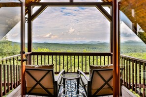 Property grounds - *New Listing* The High Life Long range views of the Blue Ridge Mountains (Mineral Bluff)