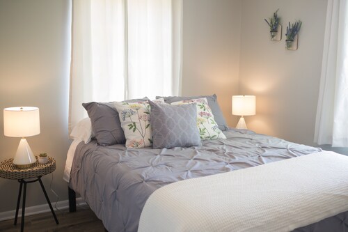 Orange Tree Cottage- Entire Cottage, Cute and Charming!