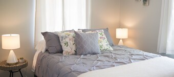 Orange Tree Cottage- Entire Cottage, Cute and Charming!