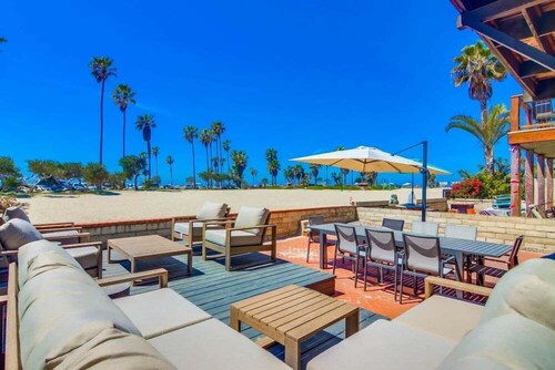 Ocean Front! Exclusive Beachfront Patio + A/C
