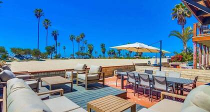 Ocean Front! Exclusive Beachfront Patio + A/C