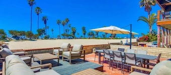 Ocean Front! Exclusive Beachfront Patio + A/C
