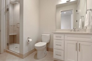 Business Apartment | Bathroom | Separate tub and shower, rainfall showerhead, designer toiletries - (New Orleans)