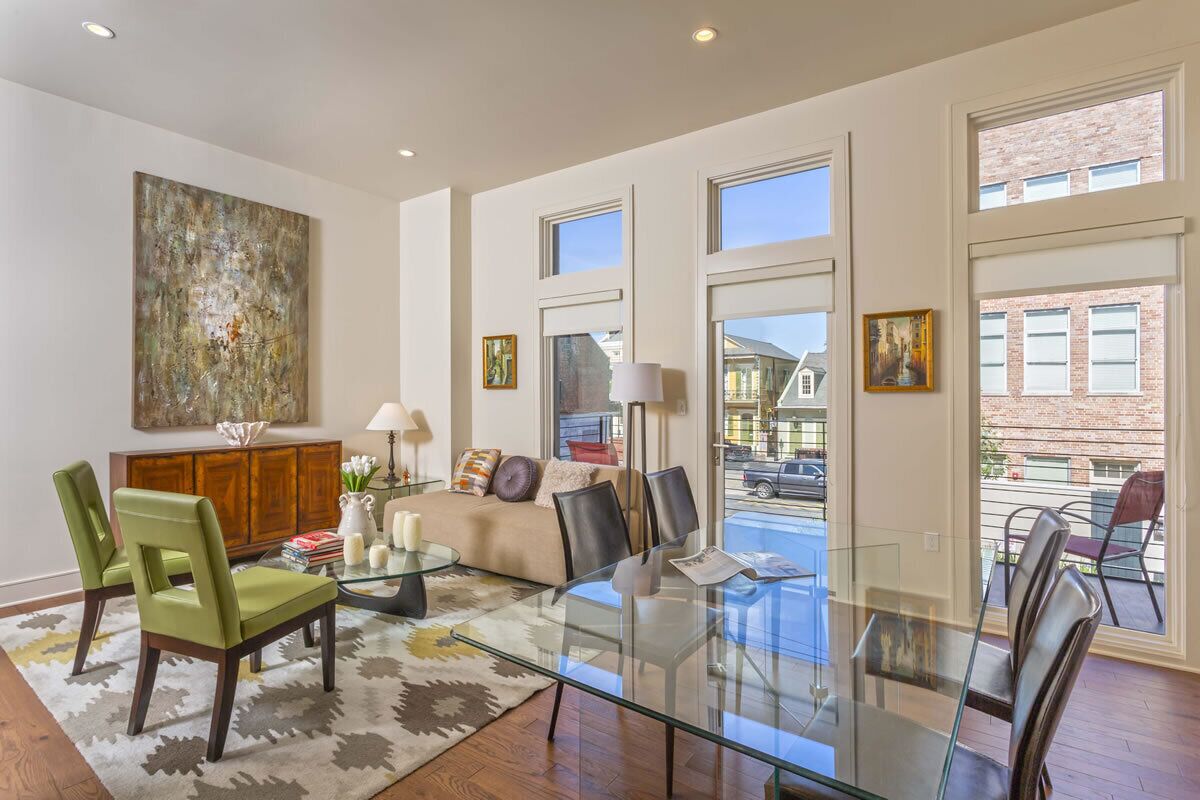 Business Apartment | Living area | 50-inch flat-screen TV with cable channels, TV, Netflix