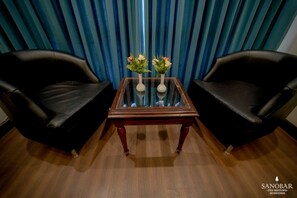 Habitación Premium | Sábanas de algodón egipcio, ropa de cama de alta calidad y escritorio 