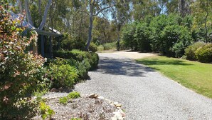 Unclassified image, 3 of 13, button - Donnybrook Cottages - Hutt River Cottage (Clare)