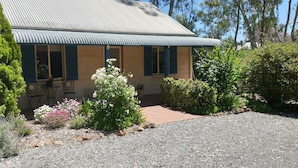Unclassified image, 2 of 13, button - Donnybrook Cottages - Hutt River Cottage (Clare)
