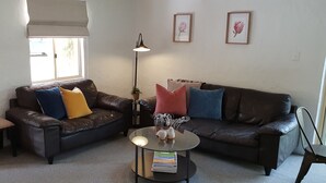 Unclassified image, 4 of 13, button - Donnybrook Cottages - Hutt River Cottage (Clare)