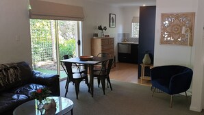 Unclassified image, 5 of 13, button - Donnybrook Cottages - Hutt River Cottage (Clare)