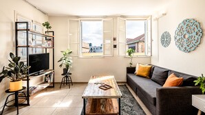 Apartment, 2 Schlafzimmer, Terrasse, Meerblick | Schallisolierte Zimmer, kostenlose Babybetten, kostenloses WLAN