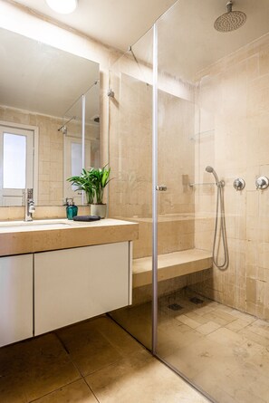 Apartment, 1 Schlafzimmer, Balkon, Stadtblick | Badezimmer