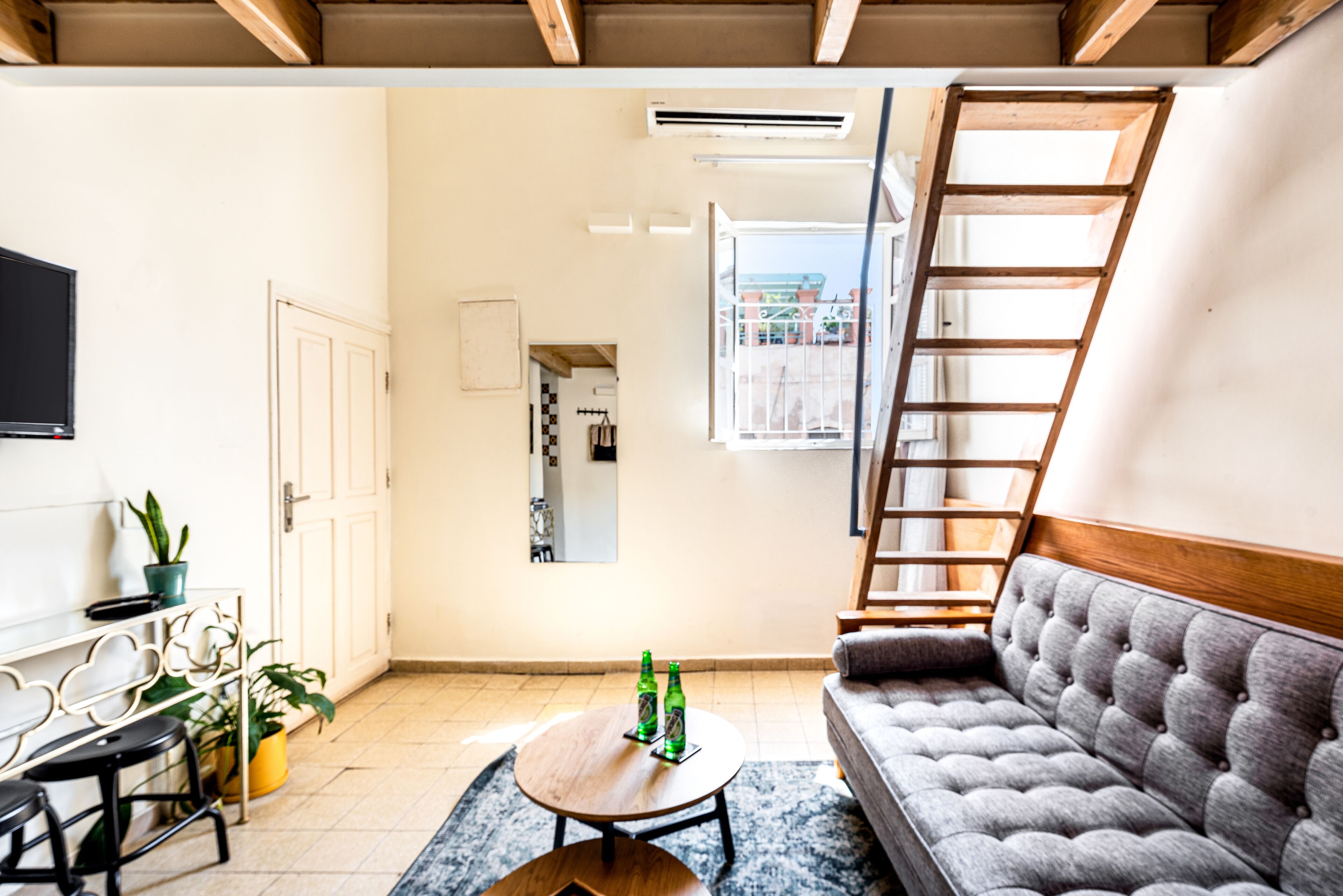 Studio with Gallery | Chambres insonorisées, lits bébé (gratuits), Wi-Fi gratuit