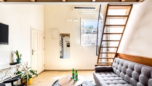 Studio with Gallery | Schallisolierte Zimmer, kostenlose Babybetten, kostenloses WLAN