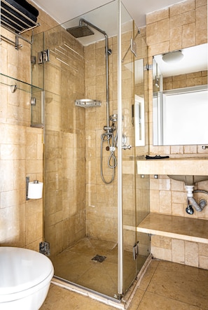 Studio | Bathroom