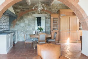 Appartamento Comfort, 1 camera da letto | Angolo cottura privato | Forno, piano cottura, pentole/stoviglie/utensili