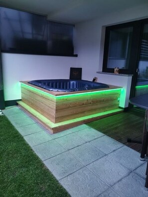 Indoor spa tub