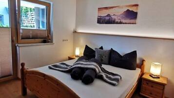 2 Schlafzimmer, Reisekinderbett, kostenloses WLAN, Bettwäsche