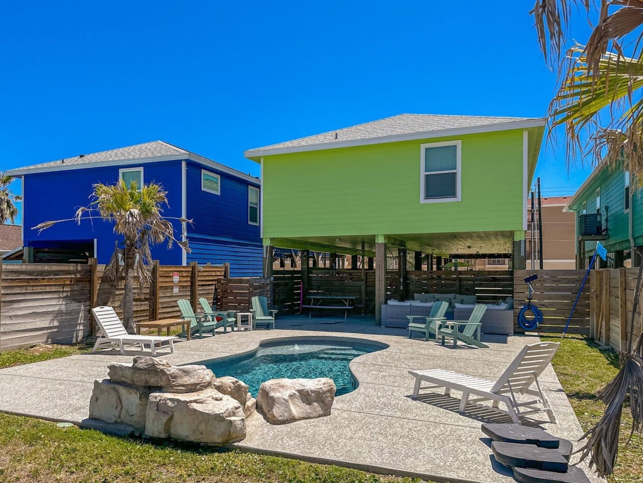 SE1806  Spacious Home, Private Heated & Cooled Pool, Short Walk To Beach and Golf Cart Included