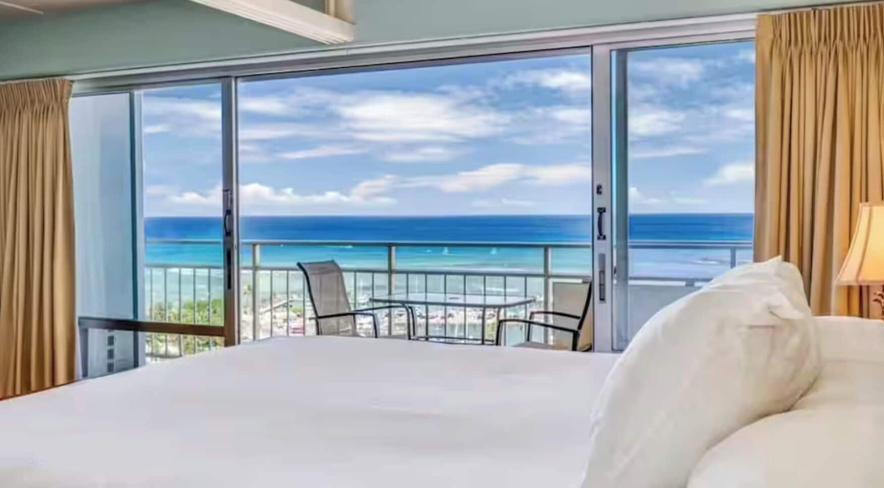 View Test:  Can you see the ocean from the bed?  