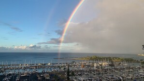 A marina with boats and a rainbow in the sky. - Oceanfront Waikiki/Ilikai Condo w/Stunning View and Parking Included! (honolulu)