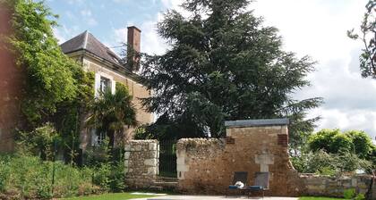 Très Jolie Maison Ancienne, Très Confortable, Dominant la Vallée du Loir