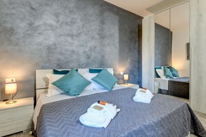 Iron/ironing board, free WiFi, bed sheets