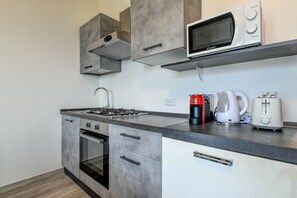 Fridge, microwave, oven, dishwasher - Holiday Apartments Brenzone - Apartment SOLE (Brenzone)