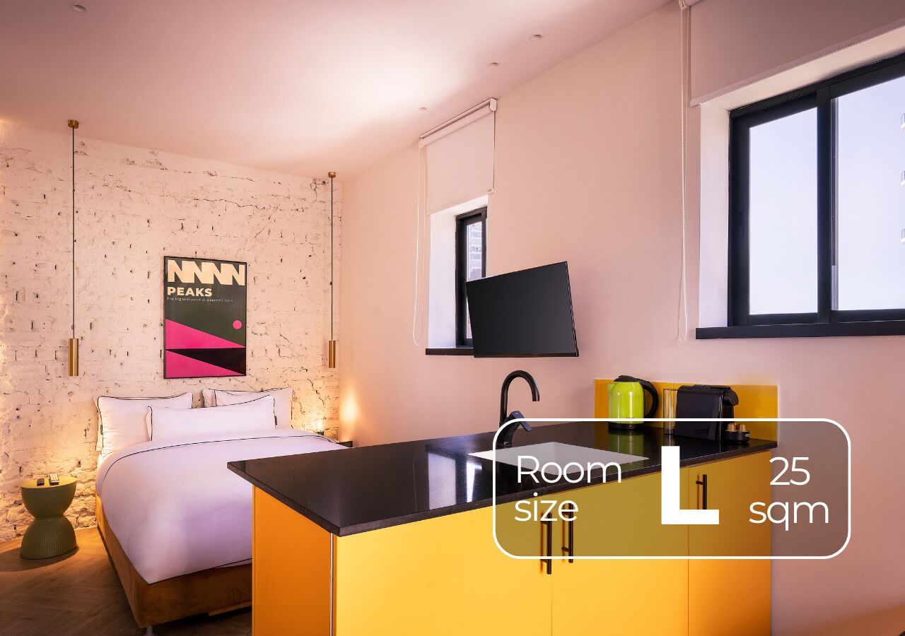 Suite with Terrace | Ayrı ayrı dekore edilmiş, ayrı ayrı döşenmiş, masa 