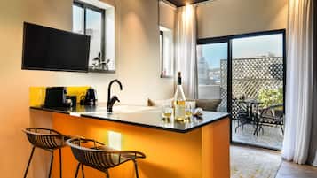 Suite with Terrace | Individually decorated, individually furnished, desk, laptop workspace
