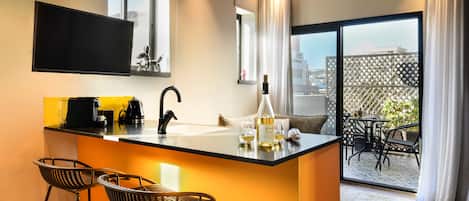 Suite with Terrace | Individually decorated, individually furnished, desk, laptop workspace