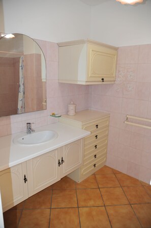 Een douche, een haardroger