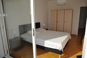 2 chambres, fer et planche à repasser, lit parapluie, Wi-Fi gratuit