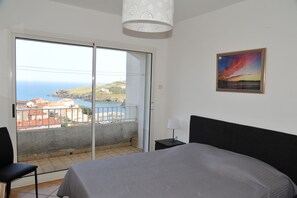 2 bedrooms, iron/ironing board, travel crib, free WiFi