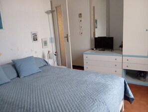 1 habitación, tabla de planchar con plancha y wifi gratis
