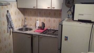 Fridge, microwave, oven, coffee/tea maker