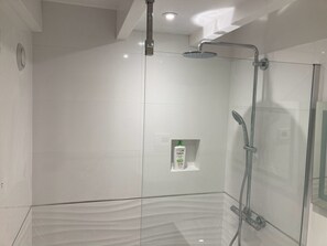 Douche, séchoir à cheveux