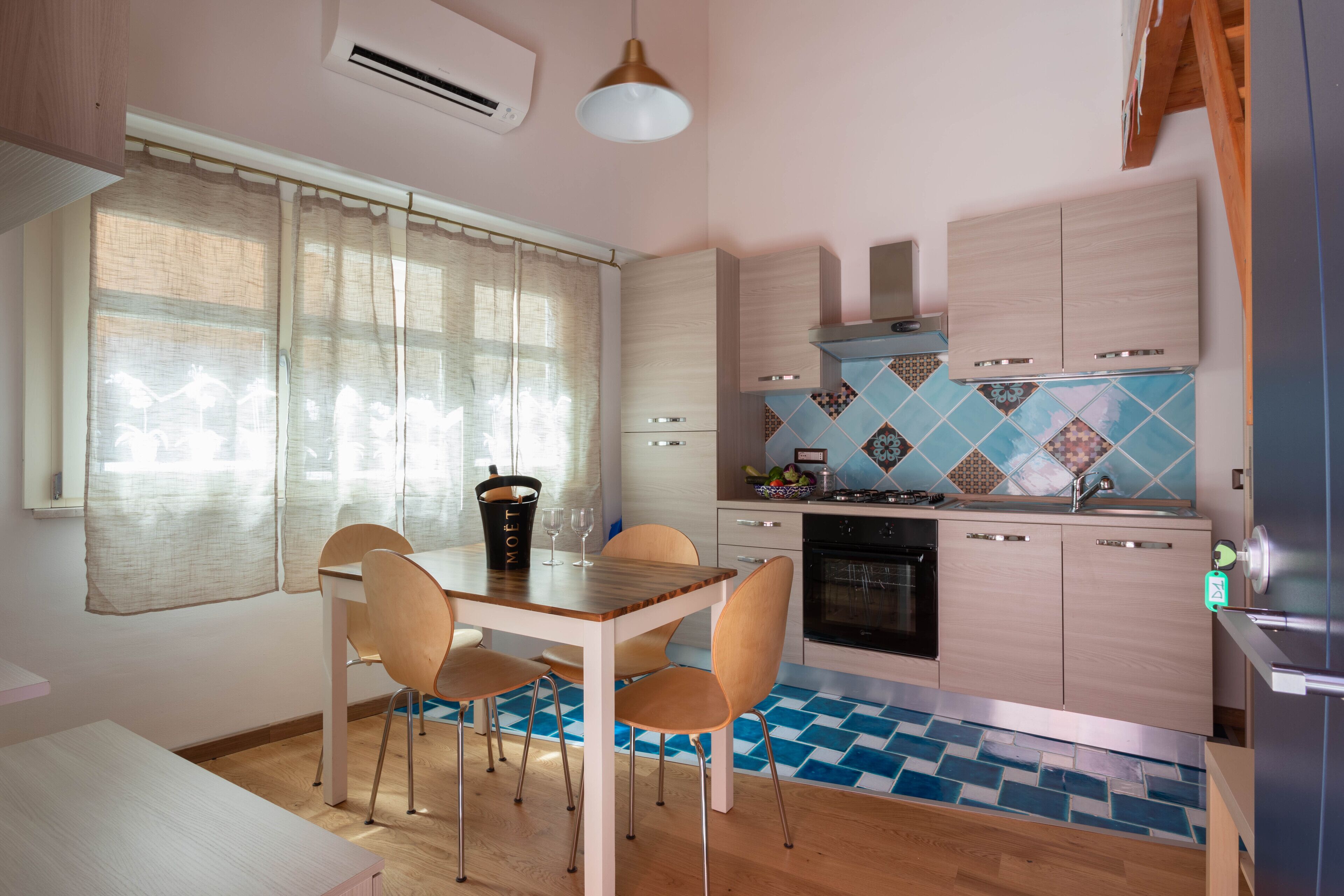 Fridge, oven, stovetop, cookware/dishes/utensils