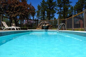 A heated pool - Silver Mountain #2 - Two story cabin in the Black Hills (Rapid City)