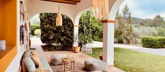 Spacious villa with pool and beautiful garden.