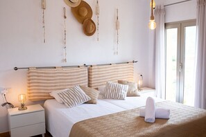 5 slaapkamers, een strijkplank/strijkijzer, reisbedje, wifi