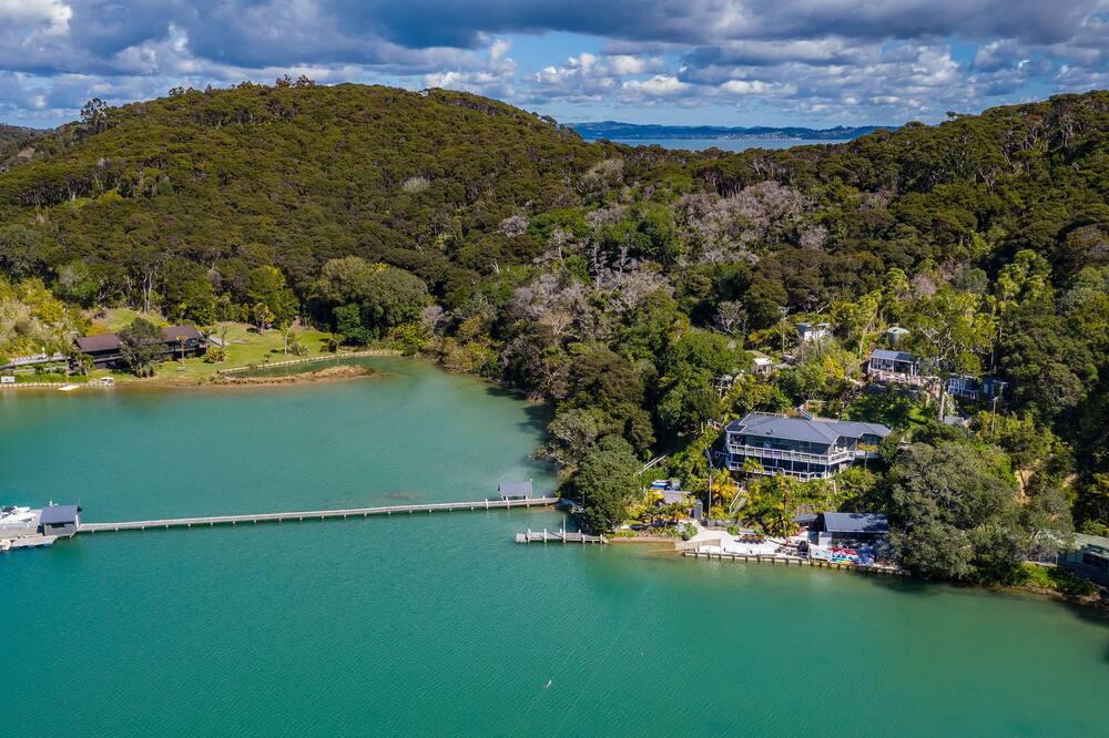 Kawau Lodge - Kotuku Master Suite plus 5 bedrooms