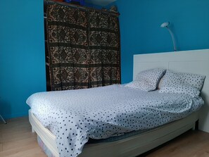 4 bedrooms, desk, iron/ironing board, free WiFi