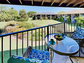 Outdoor dining - Stunning Kihei Condo New Split AC Ocean and Pool Views Large Lanai Beach (Kihei)
