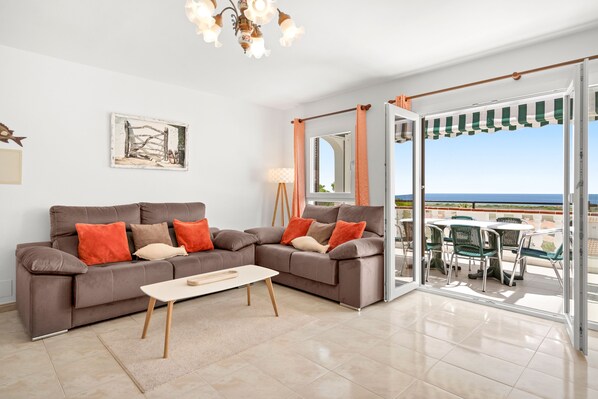 TV, DVD player - Villa Piscis mit Herrlichem Meerblick und Privatem Pool (Torre Soli Nou)