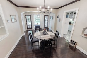 Dining - Riverside Cottage - 2 Kings - Near River (Wichita)