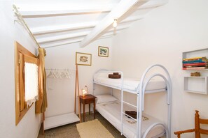 3 bedrooms, in-room safe, iron/ironing board, free WiFi - Casa Marta (Nuoro)