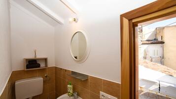 Dusche, Haartrockner, Bidet, Handtücher