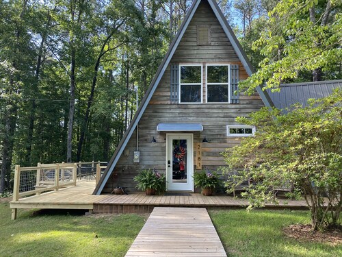 Lakefront Cabin on West Point Lake, private dock, fire pit! Near Lagrange 