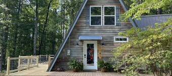 Lakefront Cabin on West Point Lake, private dock, fire pit! Near Lagrange