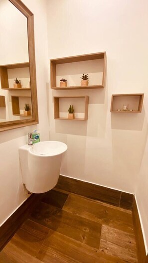 Bathroom - Immaculate 2-bed Apartment at Pamv Estates Apt2 (Santeo)